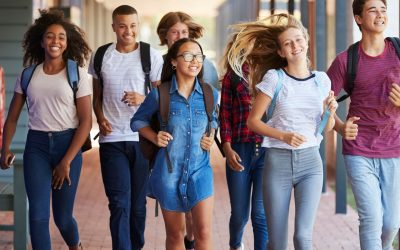 Découvrez Comment les Cours du Soir Réinventent la Vie Nocturne des Adultes