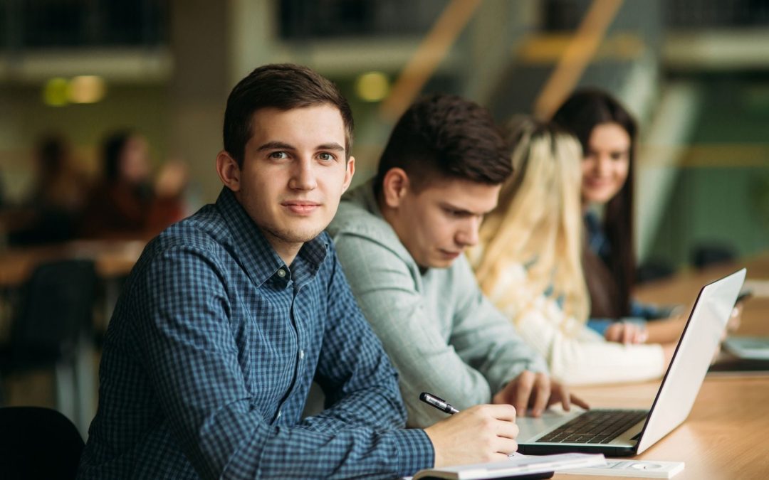 Lycée : Découvrez les filières les plus sous-estimées mais ultra-recherchées par les entreprises